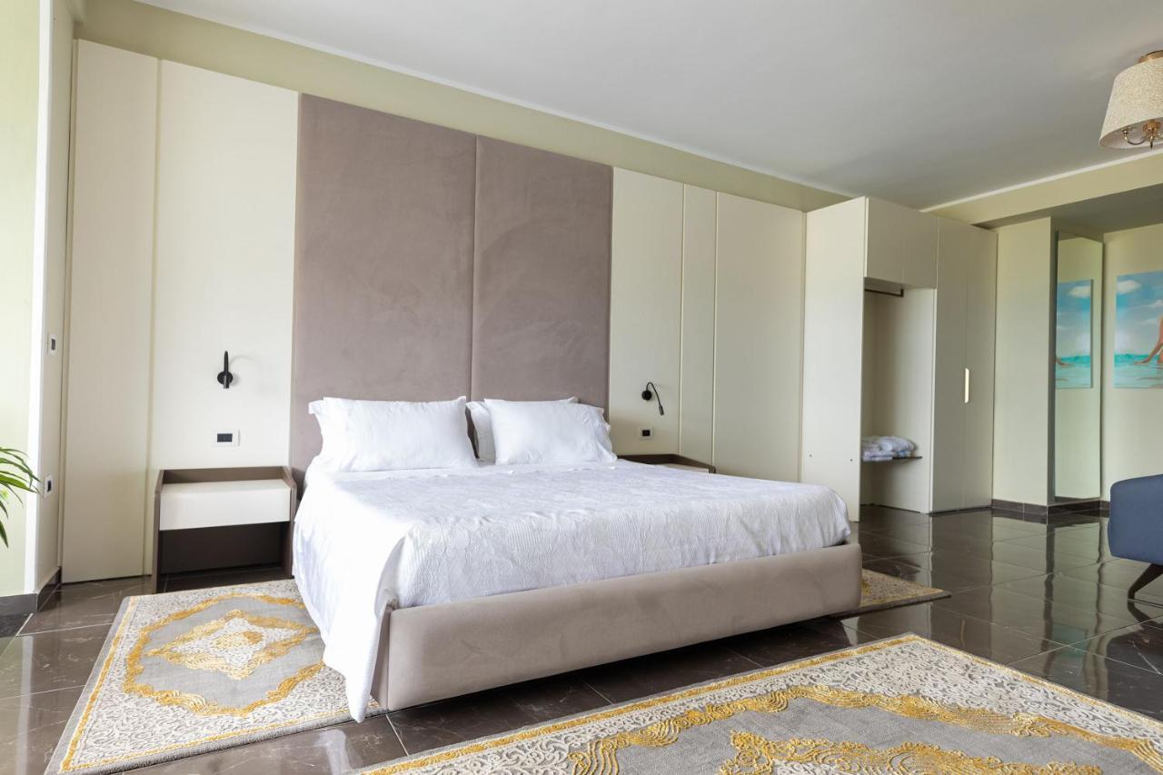Hotel Pirro Vlorë Екстериор снимка