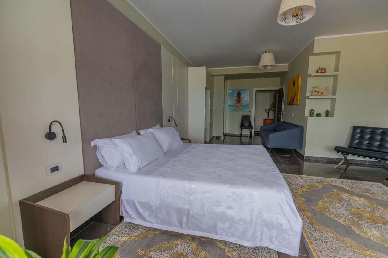 Hotel Pirro Vlorë Екстериор снимка