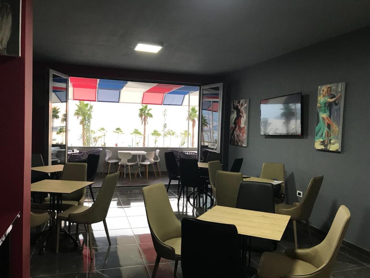 Hotel Pirro Vlorë Екстериор снимка