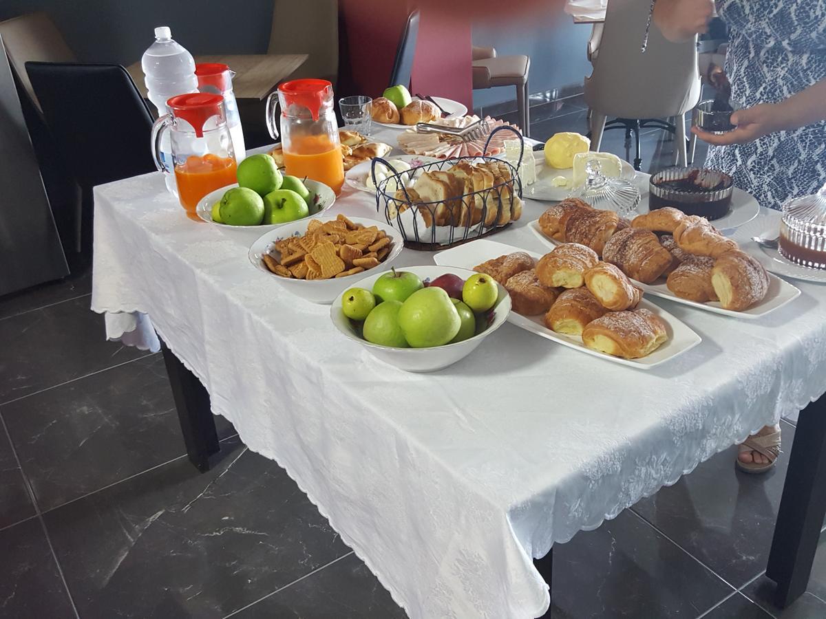 Hotel Pirro Vlorë Екстериор снимка